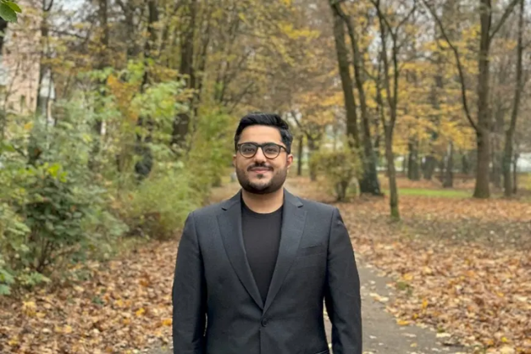 Profile picture of Ali Asad taken in a park at Fall.
