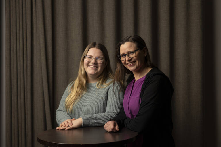 Puolilähikuvassa tutkijat Liisa Ovaska ja Pauliina Penttilä.