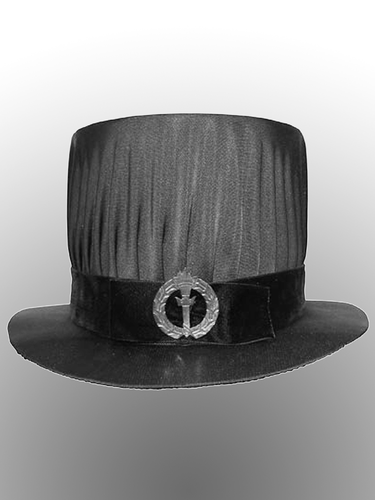 photo of a person - picture missing - doctoral hat in a picture
