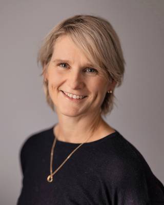 A smiling woman.