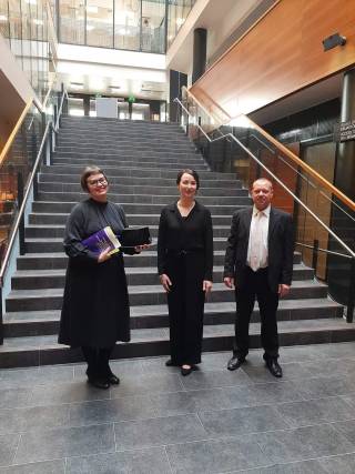 Sanna Vehviläinen (vastaväittäjä), Tanja Hautala, Jaakko Helander (kustos)
