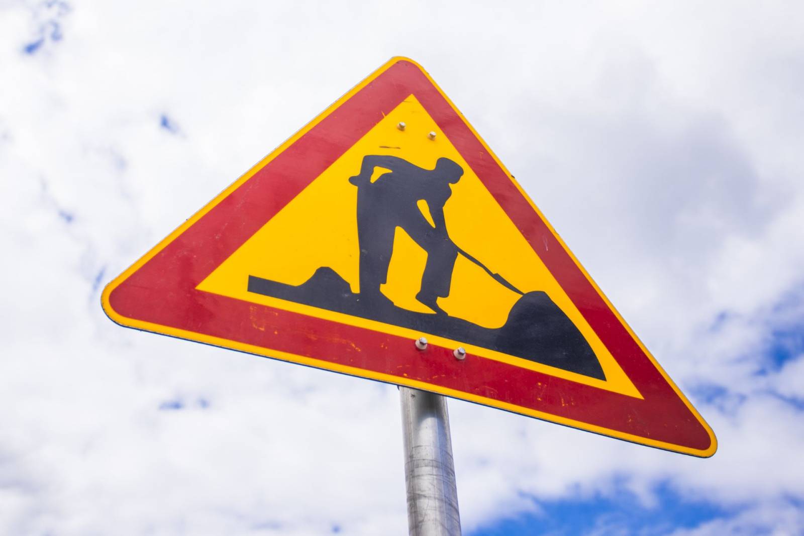 Kuva tietyömaa-liikennemerkistä