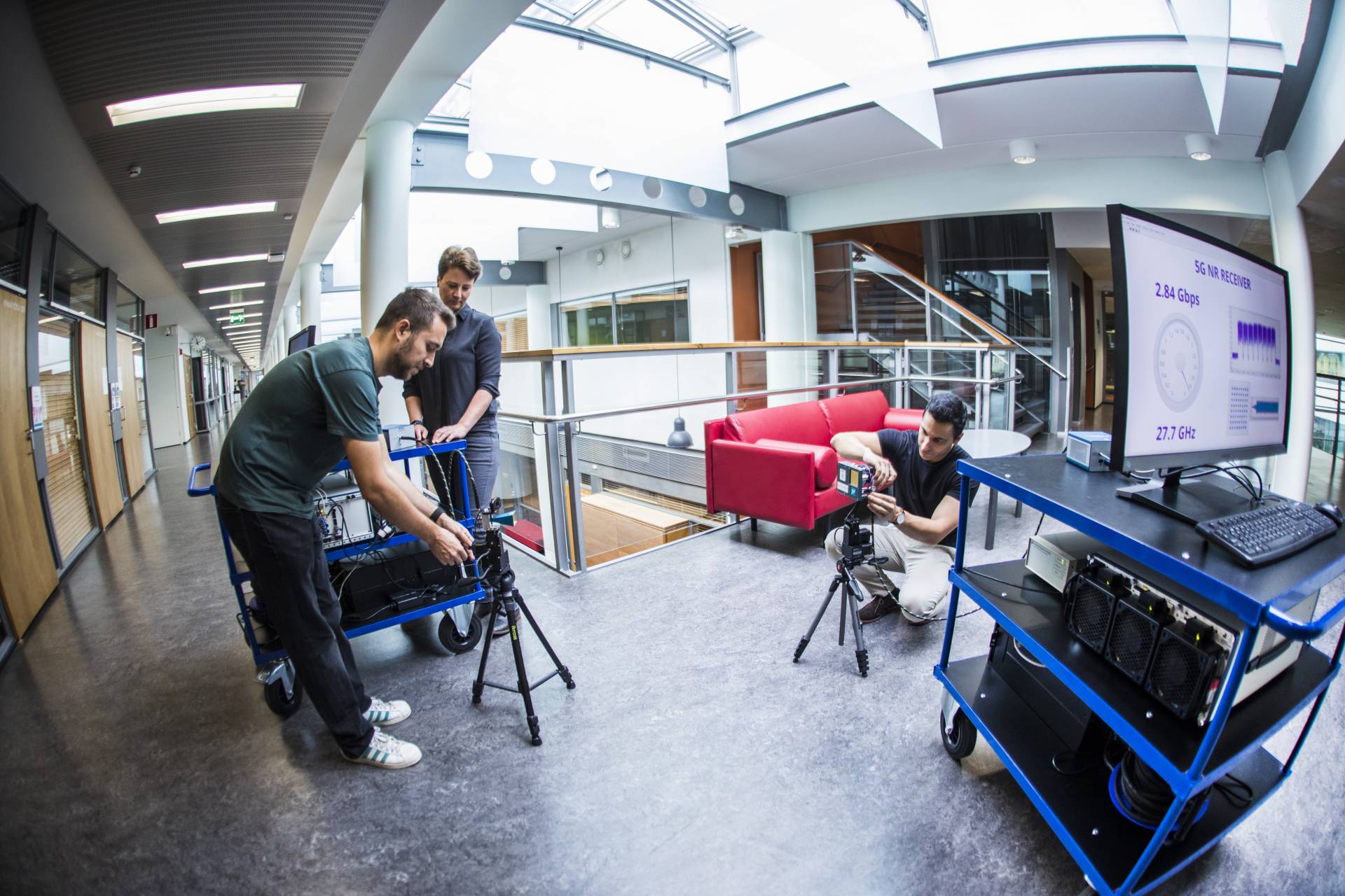 Researchers setting up wireless mmWave demonstration in Tietotalo
