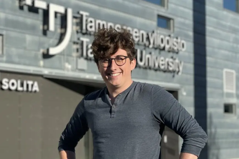 Profile picture of Antoine Grenier in front of Tampere University building.