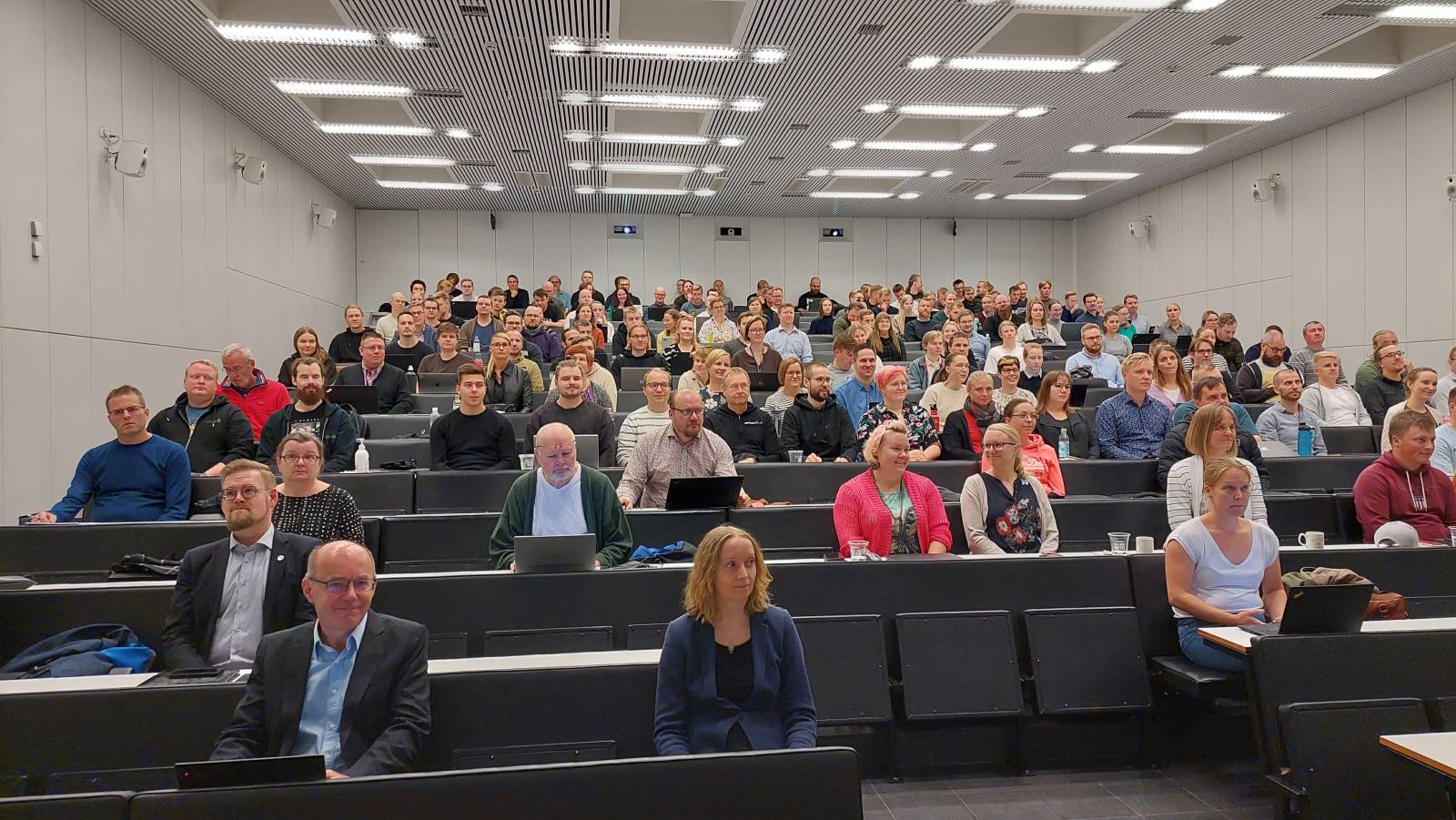 RASU-koulutuksen ensimmäisen päivän osallistujia