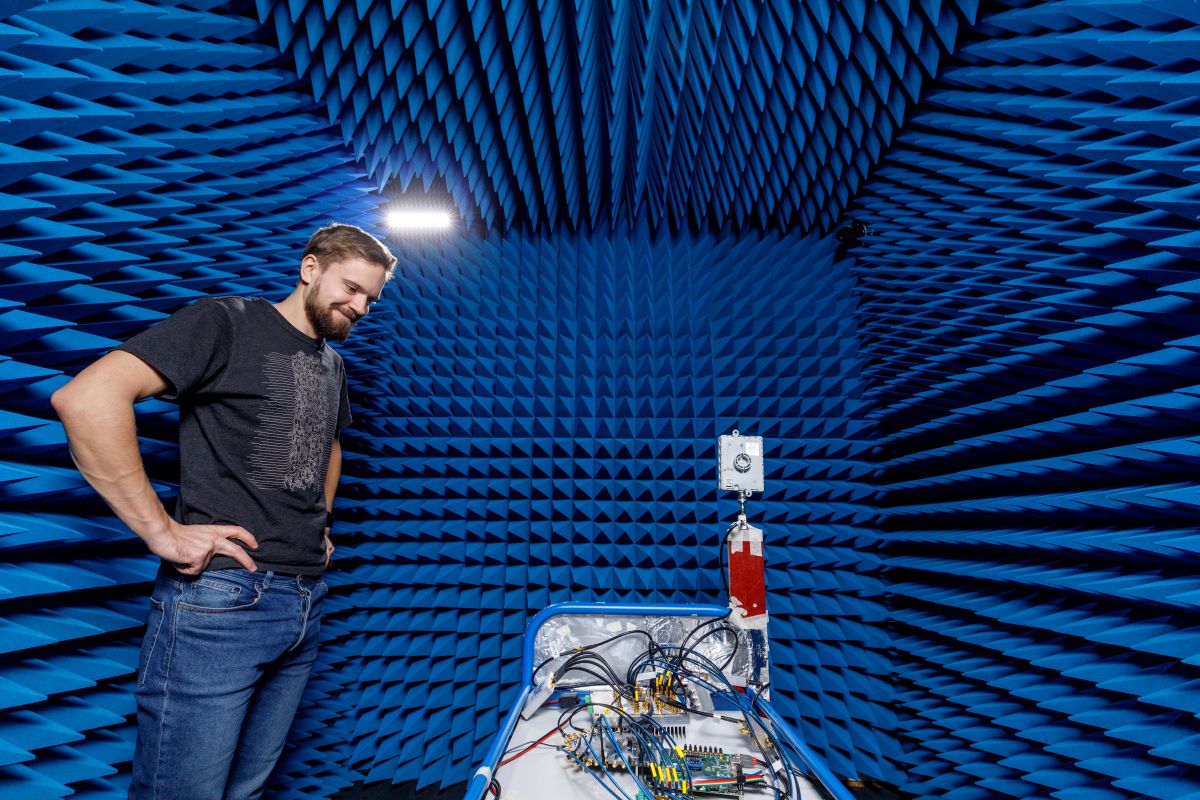 Karel Pärlin standing at a RF measurement chamber