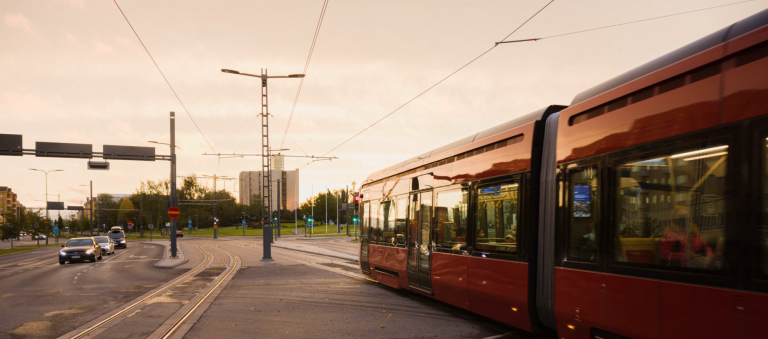 Raitiovaunu matkalla kohti Kalevaa