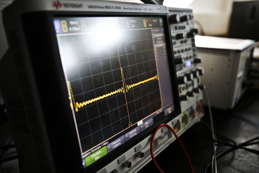 Picture of Keysight Oscilloscope.