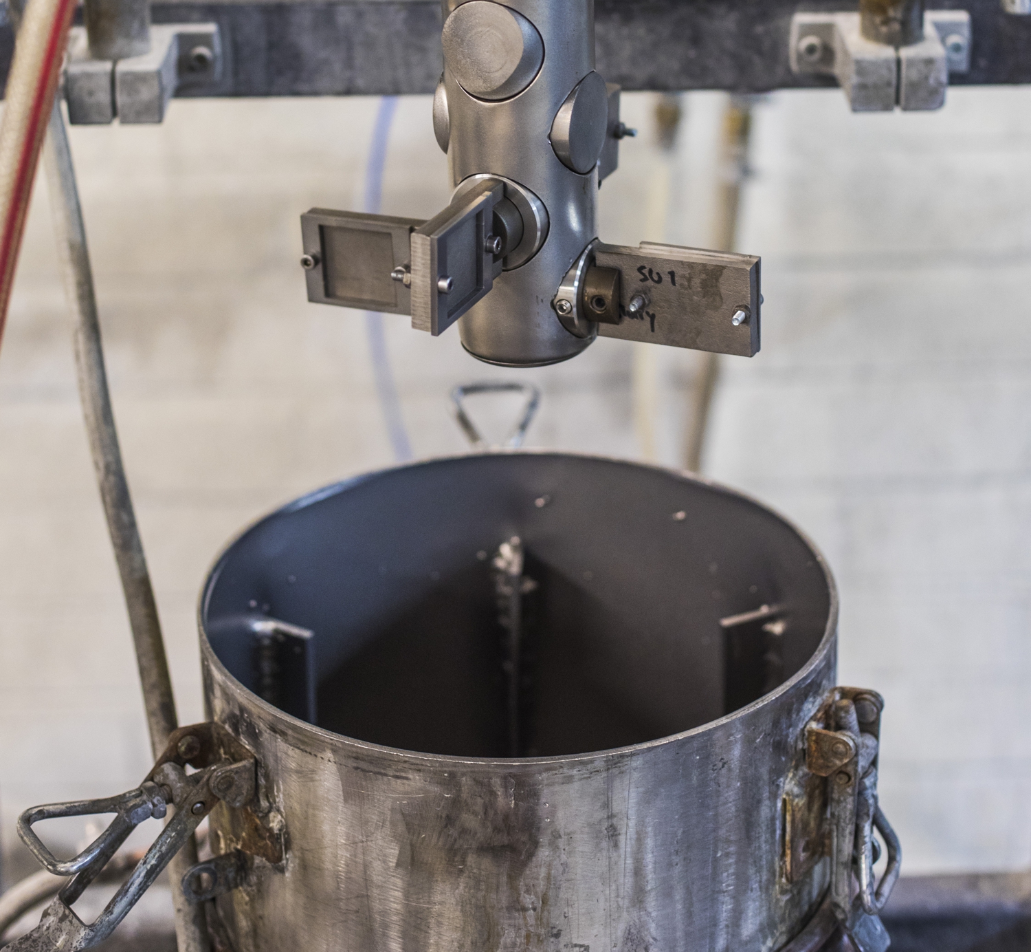Slurry-pot wear tester