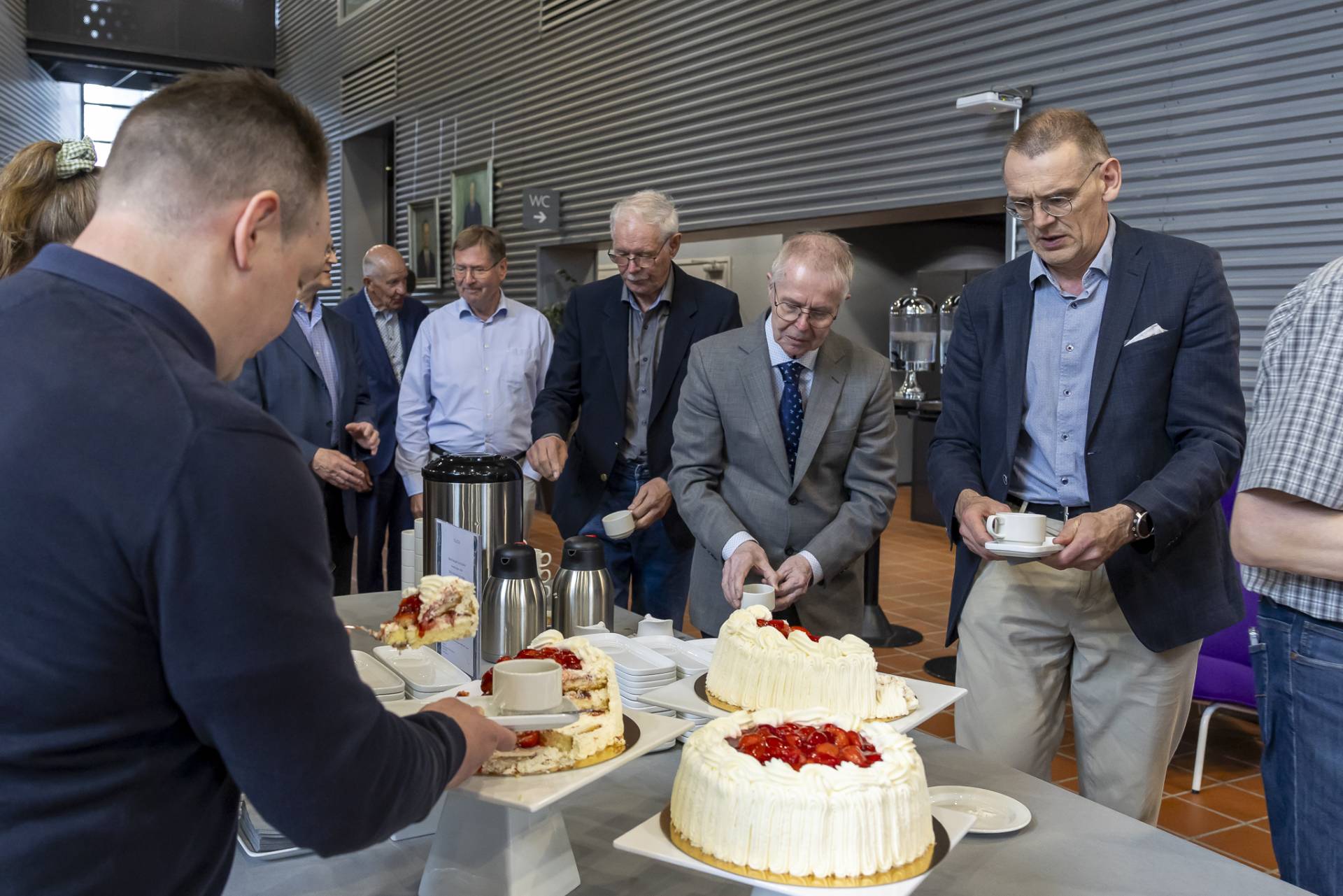 Tim Länsivaara, Kauko Sahi ja Juha Leijokari kakkujonossa