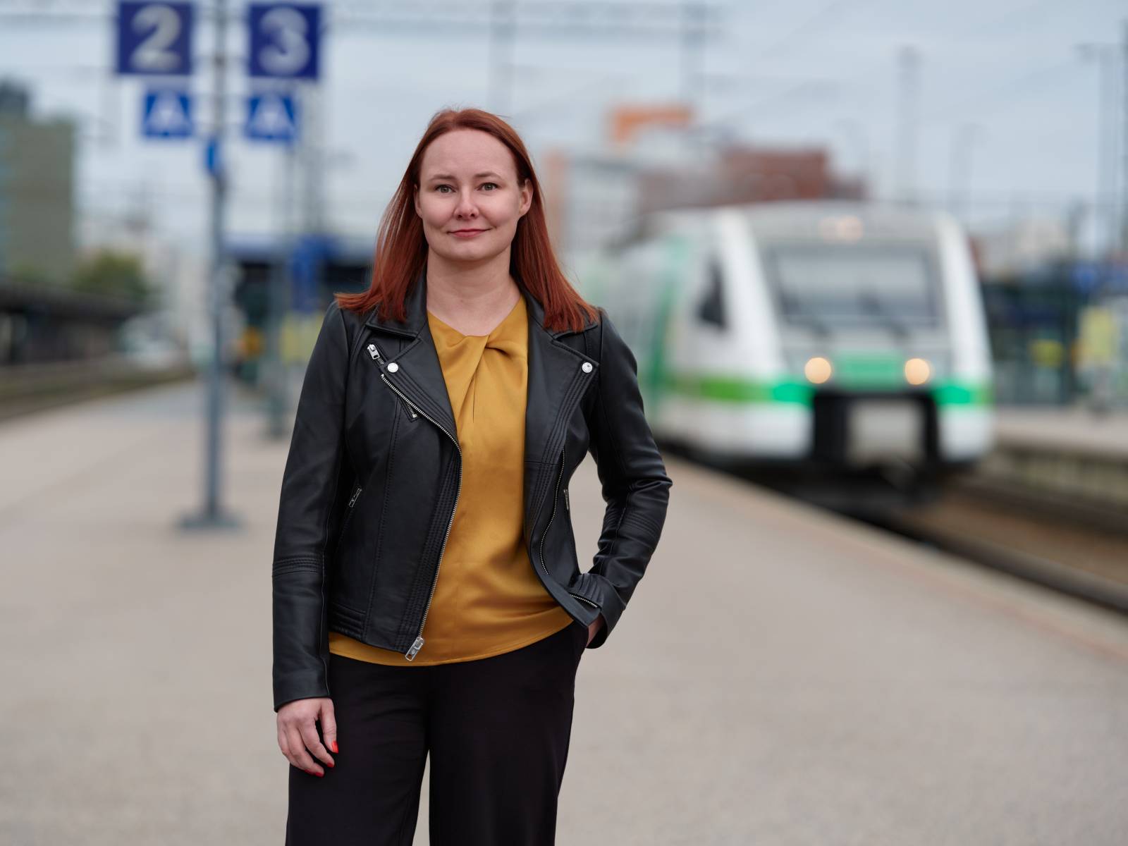 Tiia Loponen rautatieasemalla