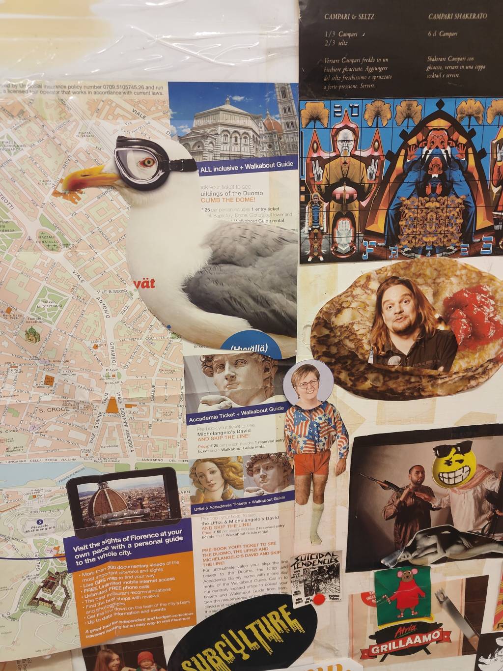 Lehtileikkeistä koostuva kollaasi, jossa on sekä Suomi- että Italia-aiheista huumoria. Kuvan keskellä on hahmo, jolla on Eliisa Pitkäsalon pää ja miehen vartalo. Hahmolla on yllään shortsit, jotka paljastavat karvaiset jalat.