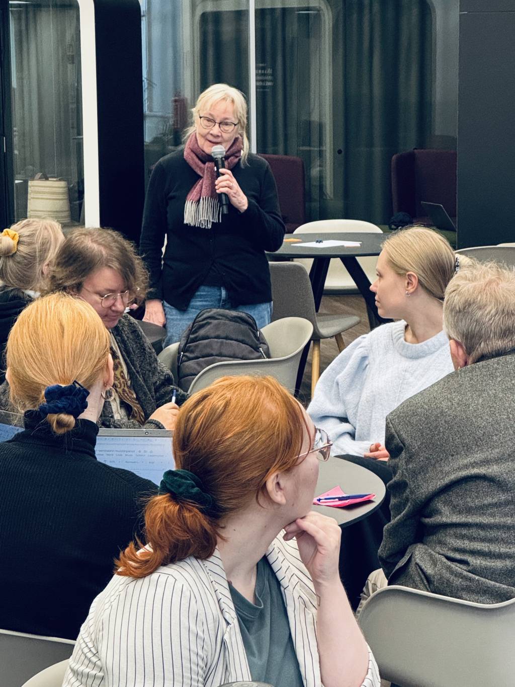 Keskustelua, Arkisuomet-päätösseminaari 2025