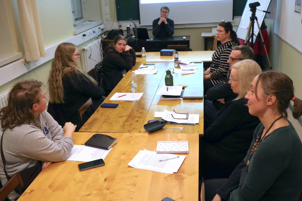 Työväenopiston kurssi Kielikokemukset yhdessä tutkimuksen keinoin, kevät 2024