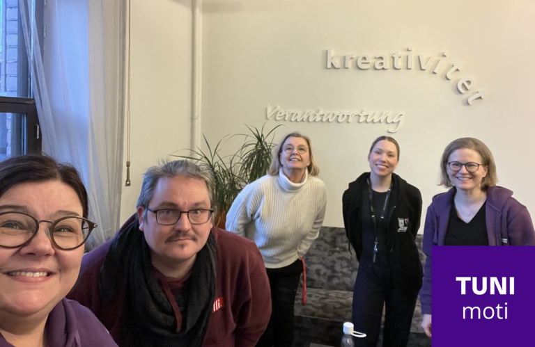 ryhmä TYK.n opettajahuoneesta, kuvassa Jyri, Tuula, Mirka ja Elina