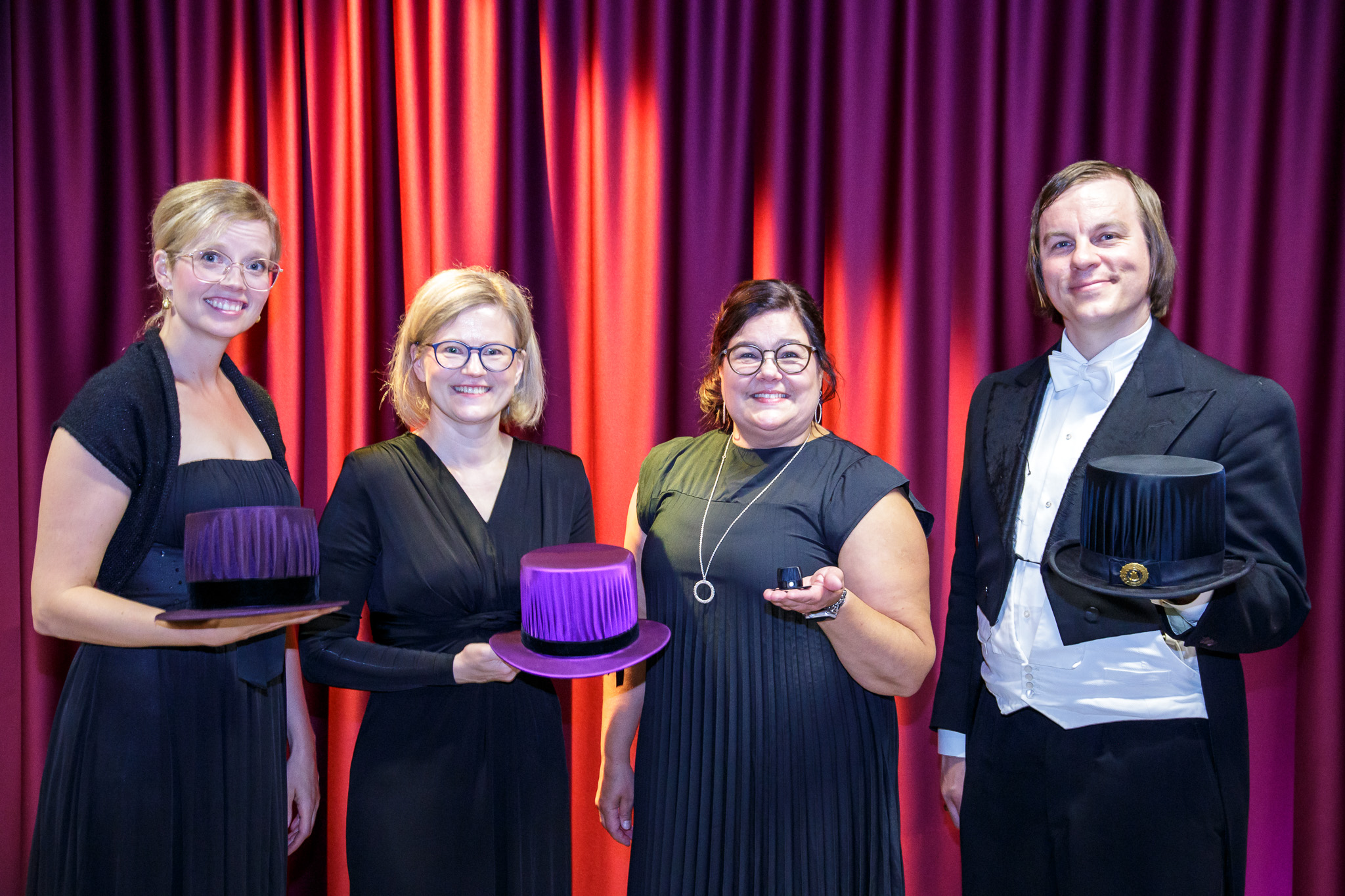 ryhmäkuva, jossa inkeri, elina, merja ja frank. 