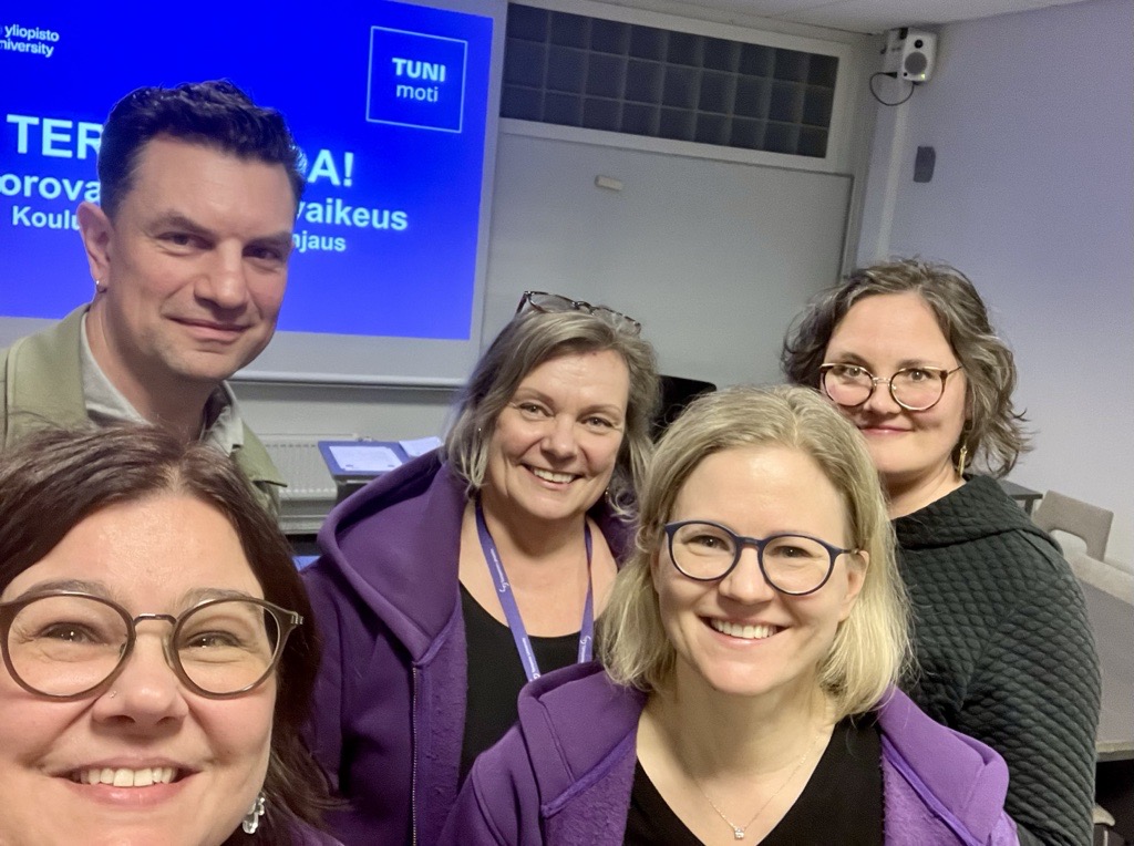 ryhmäkuva, jossa Gabriel, Merja, Virpi, Elina ja Sannis.