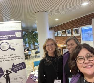 Kasvatustiedeiden ja kultturin tiedekunnan dekaani Merjan ja Vipin kanssa.