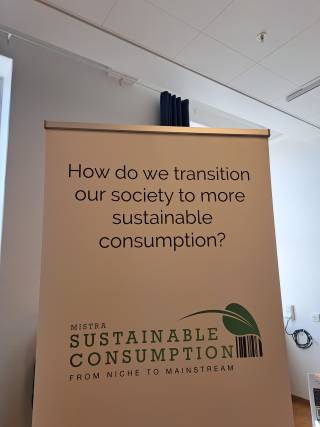 Konferenssi roll-up.