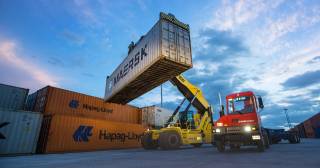 Reach stacker and terminal tractor on a port