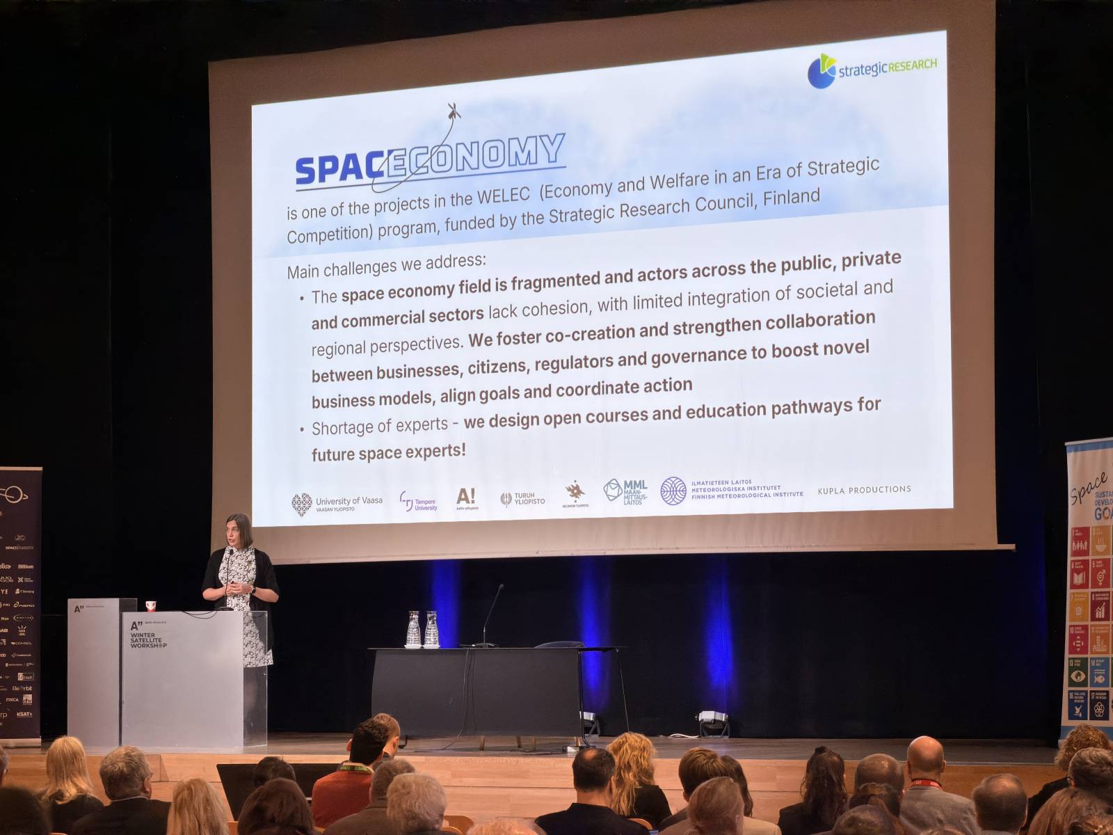 Heidi Kuusniemi on stage presenting SpacEconomy project.