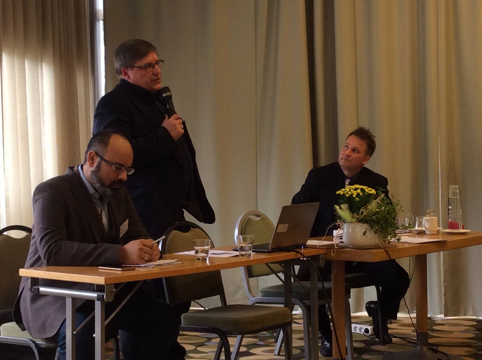 Picture: Leena Wilkman. Global sociology by professors Ali Qadir and Risto Heiskala. Mikko Perkiö as a panel chair.