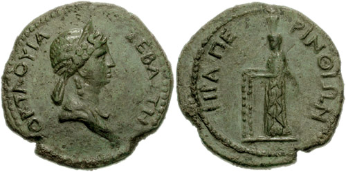 Kolikkoon on lyöty kuva Claudia Octaviasta päässään diadeemi ja hiukset solmittuna niskapalmikolle. Kolikon toisella puolella on kuvattu Hera eli Juno-jumalatar, joka kannattelee nauhoin koristeltua patera-juoma-astiaa.