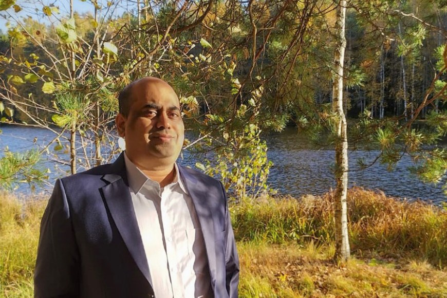 Sudharsan Srinivasan profile picture taken in front of a lake